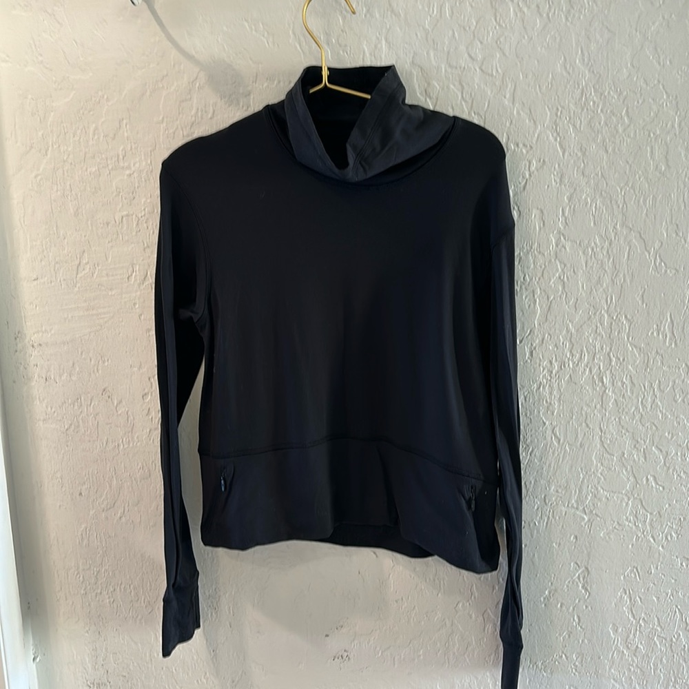 Lululemon high lines pullover in black. Size 4.